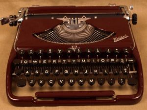 Pictures - antique black typewriter - myLusciousLife.com.jpg